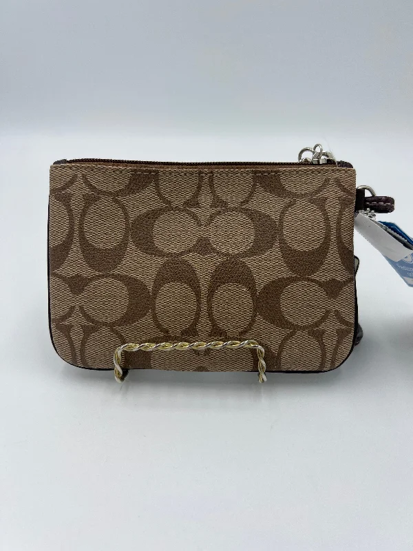 Wristlet Designer By Coach  Size: Small