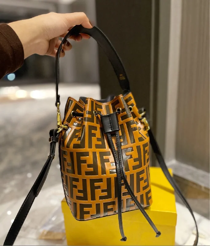 Woman Fendi shoulder handbag