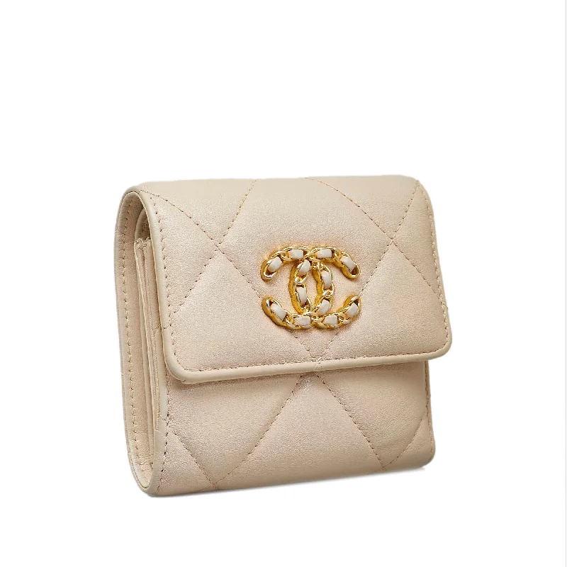 Chanel 19 Trifold Flap Compact Wallet (bqJApc)